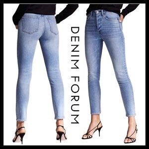 Denim Forum Aritzia 'The Yoko High Rise' Slim
High-waisted Denim Jeans Size (27)